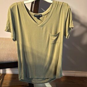 3/$15! 🎈 Green Pocket T-Shirt